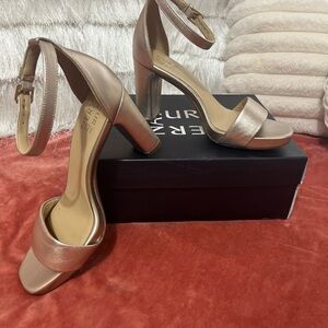 Naturalizer Light Bronze Metallic Neutral Heels 8